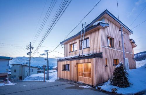 Nozawaonsen Ski Chalet | Tamanegi House luxury 4 bedroom Ski Chalet