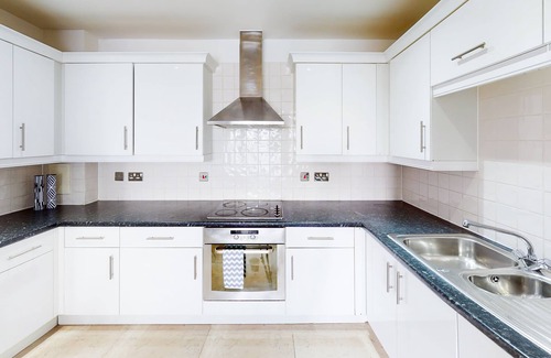 Hatfield Apartment | Tamblin Lodge - Bright, Modern, Fresh Apartment