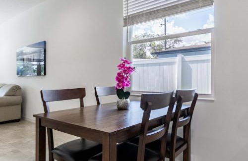 East Tampa House | Tampa 3BR Near Zoo & Cruise Port - Sleeps 8