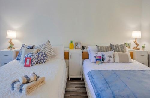 Ruskin Apartment | TAMPA BAY, BEACH step away, WIFI, FREE PARKING,POOLS, JACUZZI