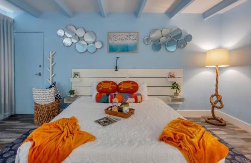 Ruskin Apartment | TAMPA BAY, BEACH step away, WIFI, FREE PARKING,POOLS, JACUZZI