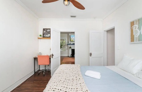 Seminole Heights House | Tampa Bungalow! Near zoo, airport, bush gardens & restaurants. Private backyard!