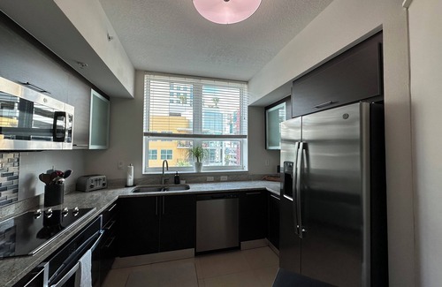 Hyde Park Condo | Tampa Downtown King Suite suite with city view balcony