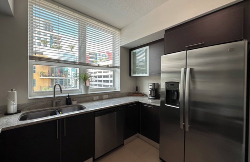 Hyde Park Condo | Tampa Downtown King Suite suite with city view balcony