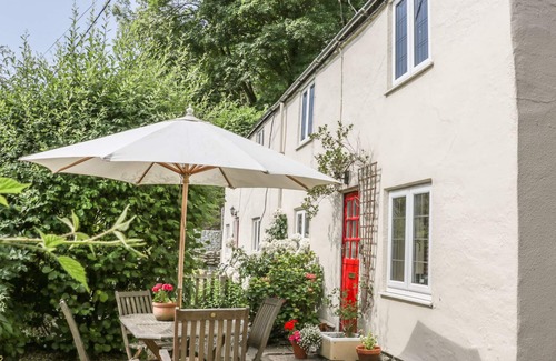 Glyn Ceiriog Cottage | TAN Y RHOS ISA, pet friendly, with open fire in Glyn Ceiriog