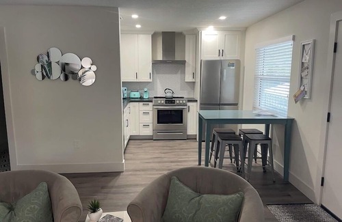 Downtown Apartment | Tangerine @ El Tropicale Vacation Rentals Downtown Sarasota