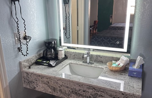 Frederick Hotel | Tanglewood Motel