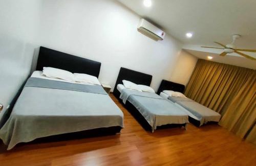 Tanjung Bungah House | Tanjung bungah double story house for 18 people