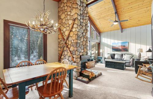 Peak 9 Apartment | Tannenbaum by the River 302 by Great Western Lodging