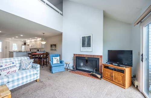Petoskey Condo | Tannery Creek! Condo with water view + pool!