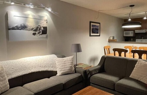 Whistler Village Apartment | Tantalus Boutique Lodge Mountain Ski Suite