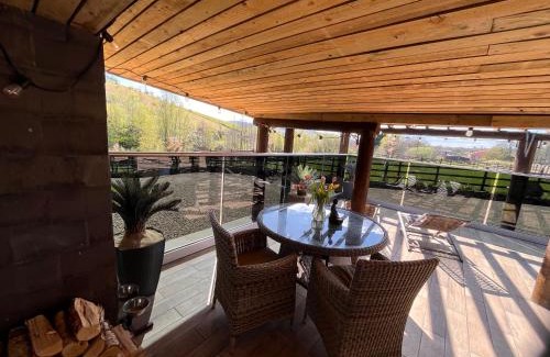 Glossop Cabin | Tanyard Barn - Luxury Hot Tub & Secure Dog Field Included