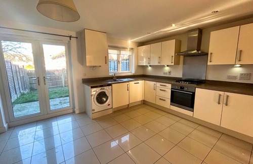 Bray on Thames Ski Chalet | Taplow Spacious Stylish Four Bedroom Townhouse