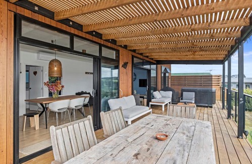 Te Tii House | Tapuaetahi Beach Marvel - Te Tii Holiday Home