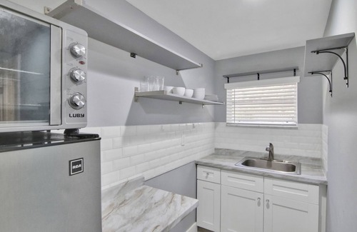 Tarpon River House | Tarpon River Retreat | Minutes to Downtown