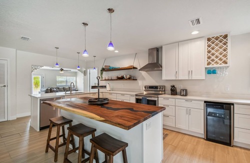 Tarpon Springs House | Tarpon Springs Lux. Home Refreshing Pool near Sunset Beach - Golf & Sponge Docks