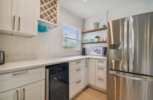 Tarpon Springs House | Tarpon Springs Lux. Home Refreshing Pool near Sunset Beach - Golf & Sponge Docks