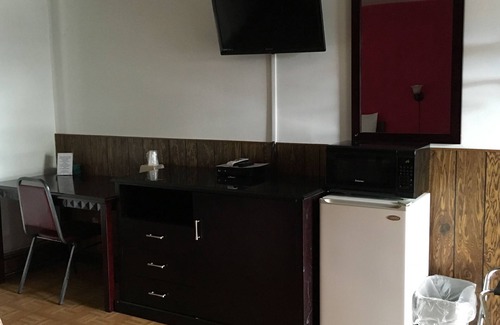 Marinette Hotel | Tarragon Motel