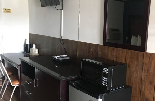 Marinette Hotel | Tarragon Motel