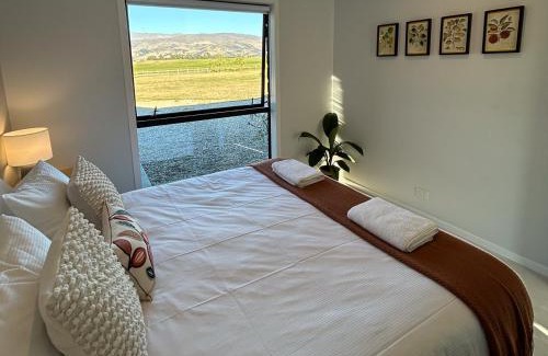 Tarras House | Tarras Countryside Retreat - Near Tourist Route