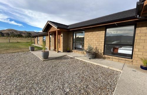 Tarras House | Tarras Countryside Retreat - Near Tourist Route