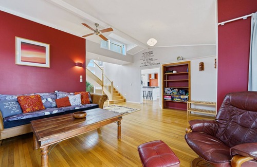 Otaki Beach House | TASSY - ?TAKI BEACH HOLIDAY HOME, pet friendly in Otaki Beach