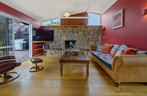Otaki Beach House | TASSY - ?TAKI BEACH HOLIDAY HOME, pet friendly in Otaki Beach