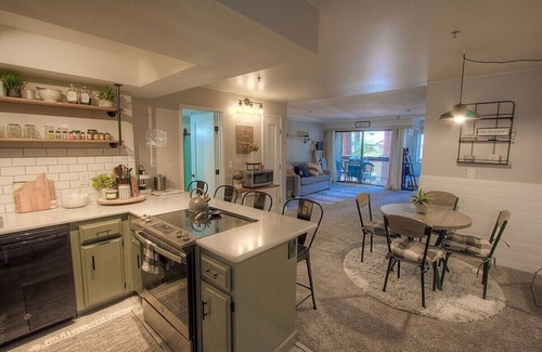 Incline Village Condo | Taste of Burgundy - Gorgeous 1 Bedroom Condo