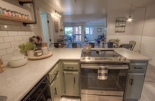 Incline Village Condo | Taste of Burgundy - Gorgeous 1 Bedroom Condo