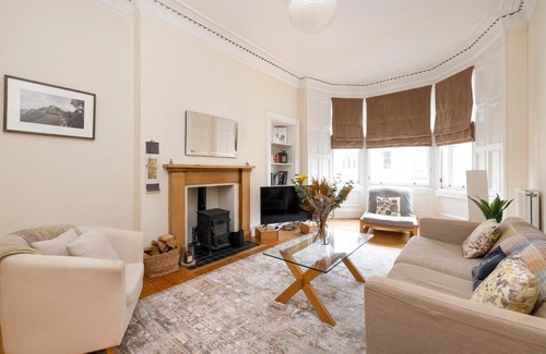Bruntsfield Apartment | Tasteful 1-bedroom Apartment near Edinburgh Meadows