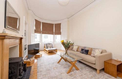 Bruntsfield Apartment | Tasteful 1-bedroom Apartment near Edinburgh Meadows