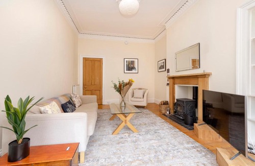 Bruntsfield Apartment | Tasteful 1-bedroom Apartment near Edinburgh Meadows