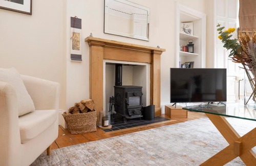 Bruntsfield Apartment | Tasteful 1-bedroom Apartment near Edinburgh Meadows
