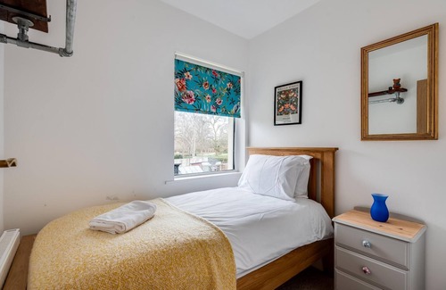 Oxford House | Tasteful 3-BR House -Private Parking Florence Park