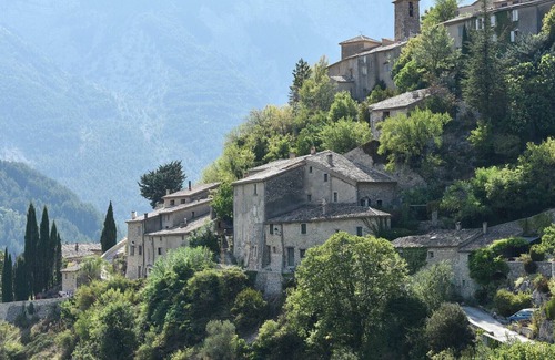 Montbrun-les-Bains Apartment | Tasteful apartment in Montbrun les Bains with terrace