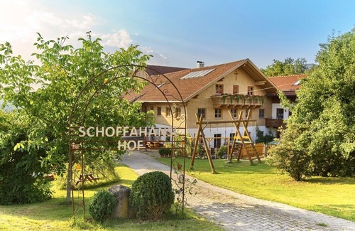 Arnbruck Apartment | Tasteful apartment (62sqm) with south-facing balcony and view of the farm garden