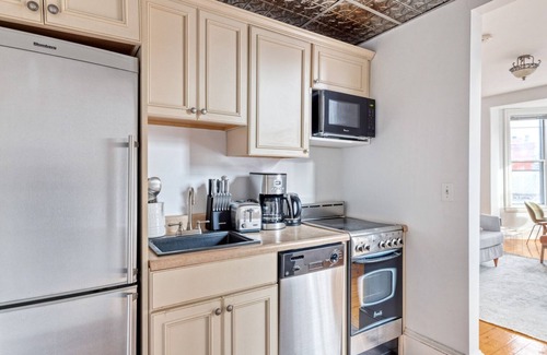 Back Bay West Apartment | Tasteful Back Bay 1BR, steps from Newbury & T, by Blueground