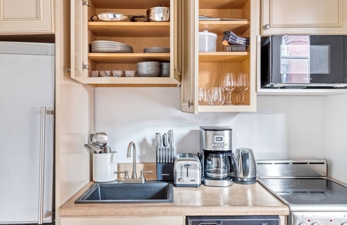 Back Bay West Apartment | Tasteful Back Bay 1BR, steps from Newbury & T, by Blueground