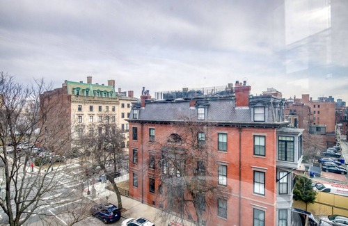 Back Bay West Apartment | Tasteful Back Bay 1BR, steps from Newbury & T, by Blueground