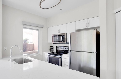West Bellevue Apartment | Tasteful Bellevue 2BR w/Indoor Pool & Gym, easy commute, by Blueground