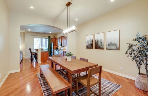 Flagstaff House | Tasteful Flagstaff Townhome w/2 Furnished Decks