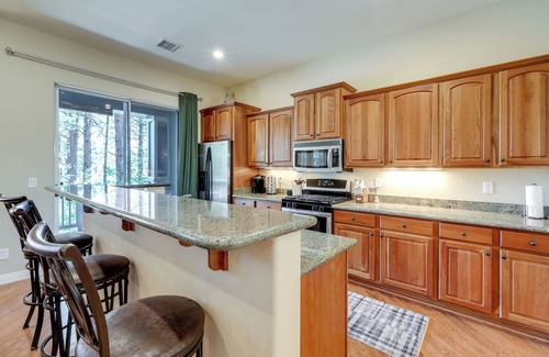 Flagstaff House | Tasteful Flagstaff Townhome w/2 Furnished Decks