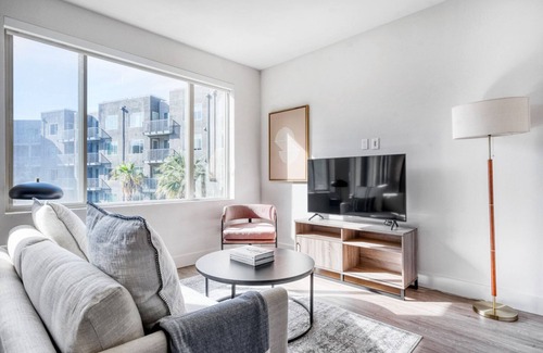 Fremont Apartment | Tasteful Fremont Studio w/ W/D & Gym, 5 mins to Tesla, by Blueground