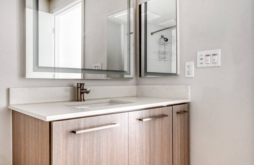 Fremont Apartment | Tasteful Fremont Studio w/ W/D & Gym, 5 mins to Tesla, by Blueground