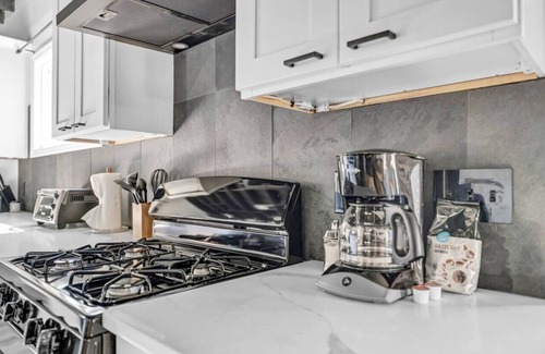 Lakeview House | Tasteful Full Home Dtown Buffalo