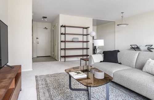 Lake View East Apartment | Tasteful Lakeview 1BR w/ Rooftop Pool, near Wrigley Field, by Blueground