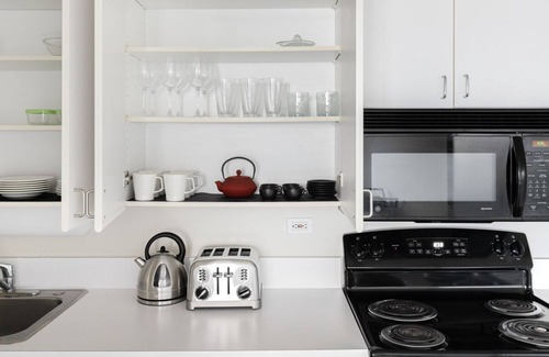 Lake View East Apartment | Tasteful Lakeview 1BR w/ Rooftop Pool, near Wrigley Field, by Blueground