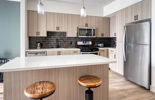 Fremont Apartment | Tasteful San Bruno 1BR w/ A/C, Gym & Pool, nr SFO Airport, by Blueground