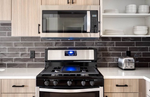 Fremont Apartment | Tasteful San Bruno 1BR w/ A/C, Gym & Pool, nr SFO Airport, by Blueground