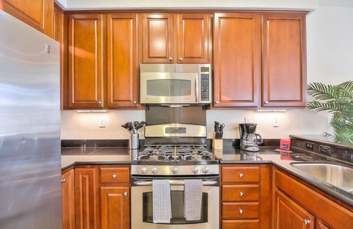 Newhall House | Tasteful San Jose 2BR Townhouse w/Patio, nr Newhall Park, by Blueground